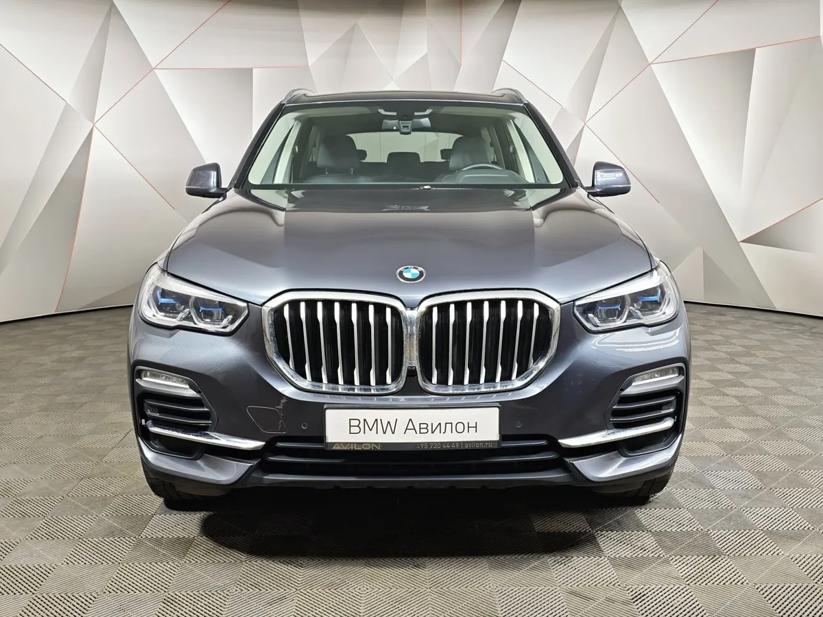 BMW X5 xDrive30d Steptronic (249 л.с.) Business Plus Серый в АВИЛОН. Слайд №3