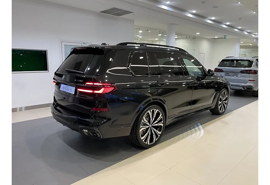 BMW X7 xDrive40i Steptronic (381 л.с.) Черный в АВИЛОН. Слайд №5