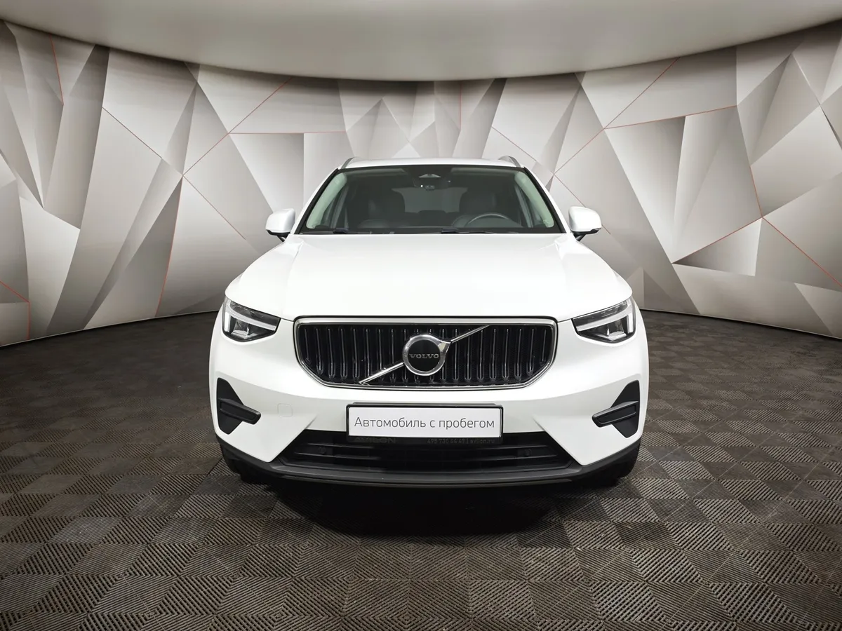 Volvo XC40 2.0 B4 AT AWD (190 л.с.) Deluxe Белый в АВИЛОН. Слайд №7