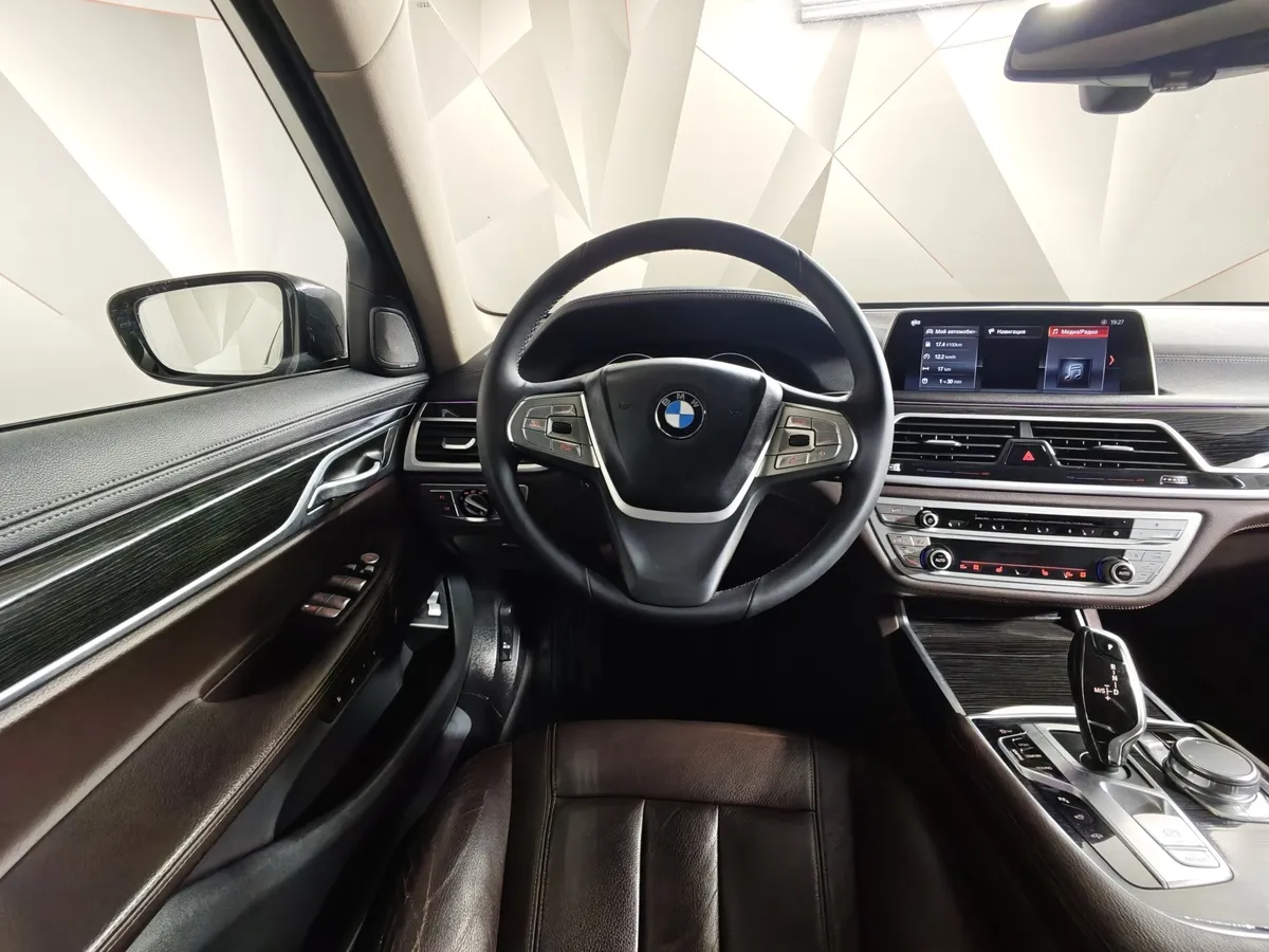 BMW 7 серия 730Ld xDrive AT (249 л.с.) Exclusive Черный в АВИЛОН. Слайд №15