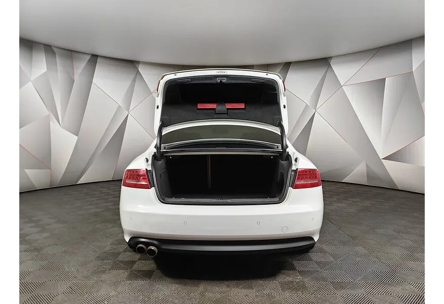 Audi A5 1.8 TFSI multitronic (160 л.с.) Белый в АВИЛОН. Слайд №9