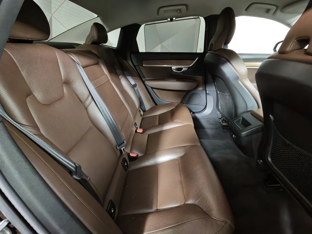 Volvo S90 2.0 T4 Drive-E AT (190 л.с.) Inscription Коричневый в АВИЛОН. Слайд №16