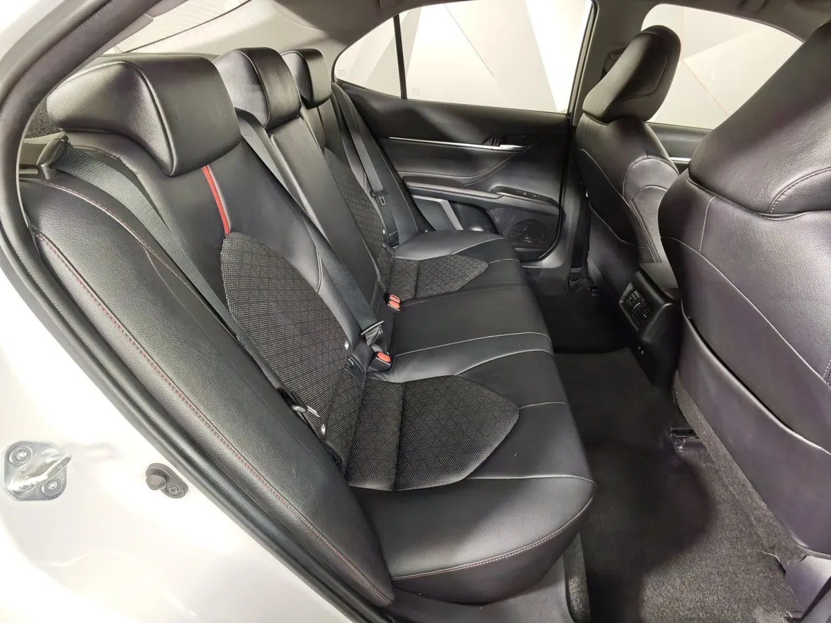 Toyota Camry 3.5 AT (249 л.с.) Белый в АВИЛОН. Слайд №16