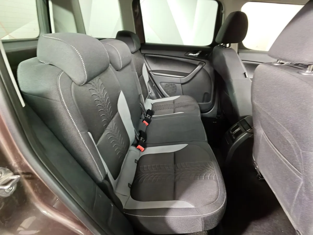 Skoda Yeti 1.6 AT (110 л.с.) Коричневый в АВИЛОН. Слайд №16