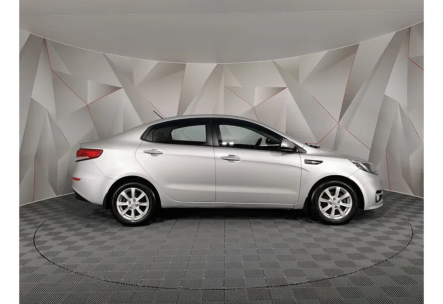 Kia Rio 1.4 AT (107 л.с.) Серебристый в АВИЛОН. Слайд №4