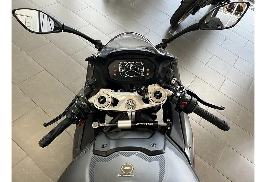 LIVE. Слайд №8