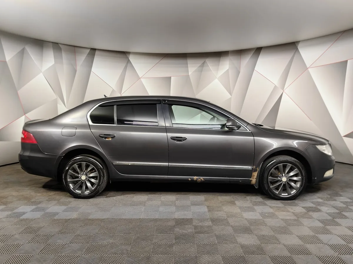 Skoda Superb 1.8 TSI DSG (152 л.с.) Коричневый в АВИЛОН. Слайд №6