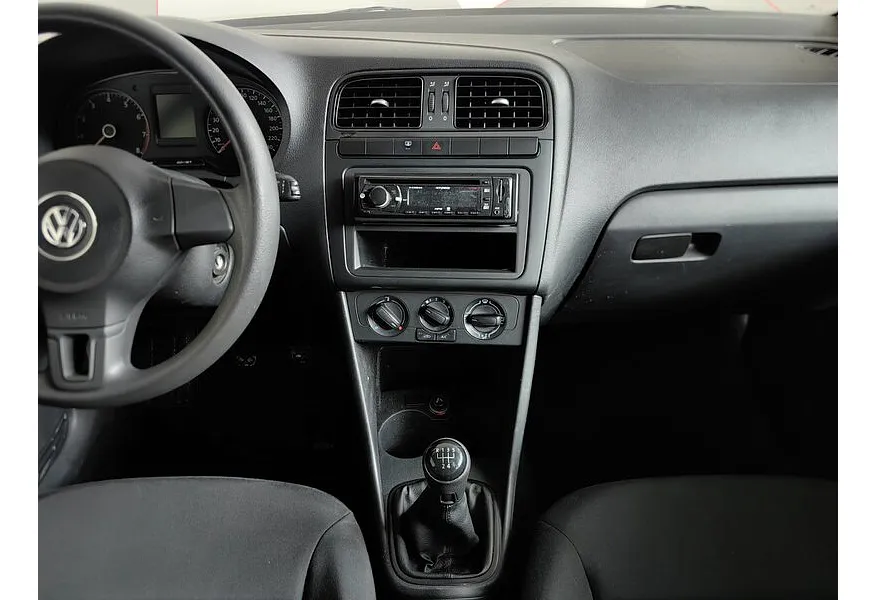 Volkswagen Polo 1.6 MT (105 л.с.) Comfortline Красный в АВИЛОН. Слайд №13 Volkswagen Polo 1.6 MT (105 л.с.) Comfortline Красный в АВИЛОН. Слайд №13