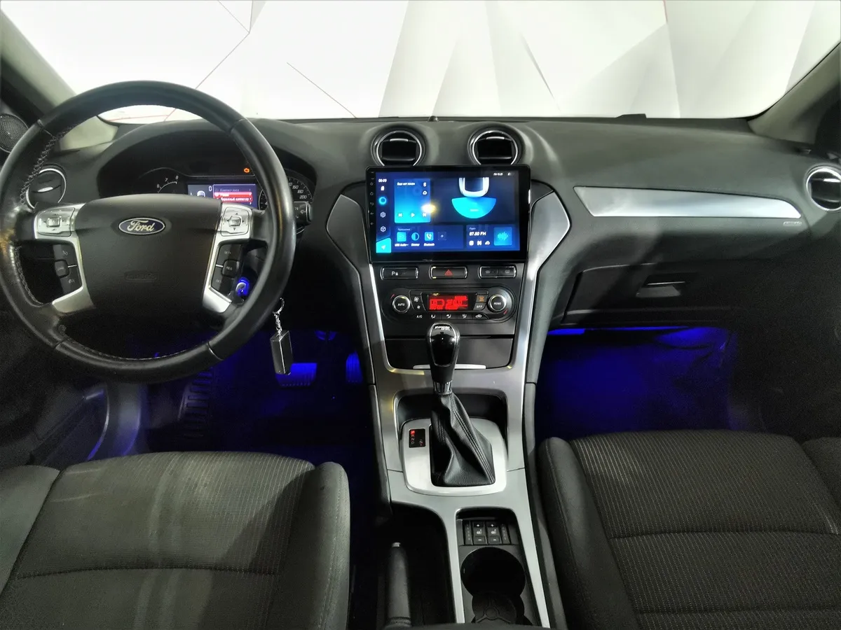 Ford Mondeo 2.0 EcoBoost PowerShift (200 л.с.) Titanium Черный в АВИЛОН. Слайд №13