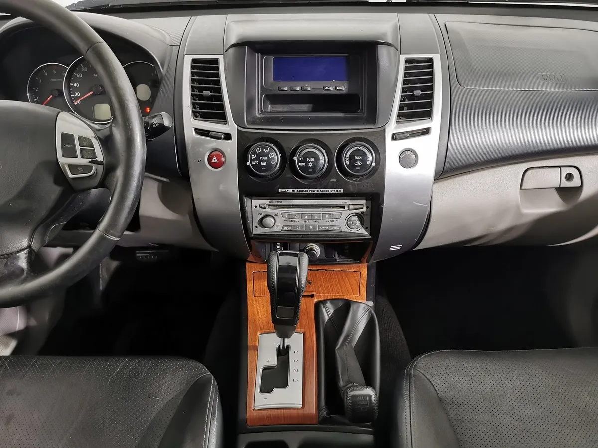 Mitsubishi Pajero Sport 3.2 DI-D MT AWD (160 л.с.) Серый в АВИЛОН. Слайд №14