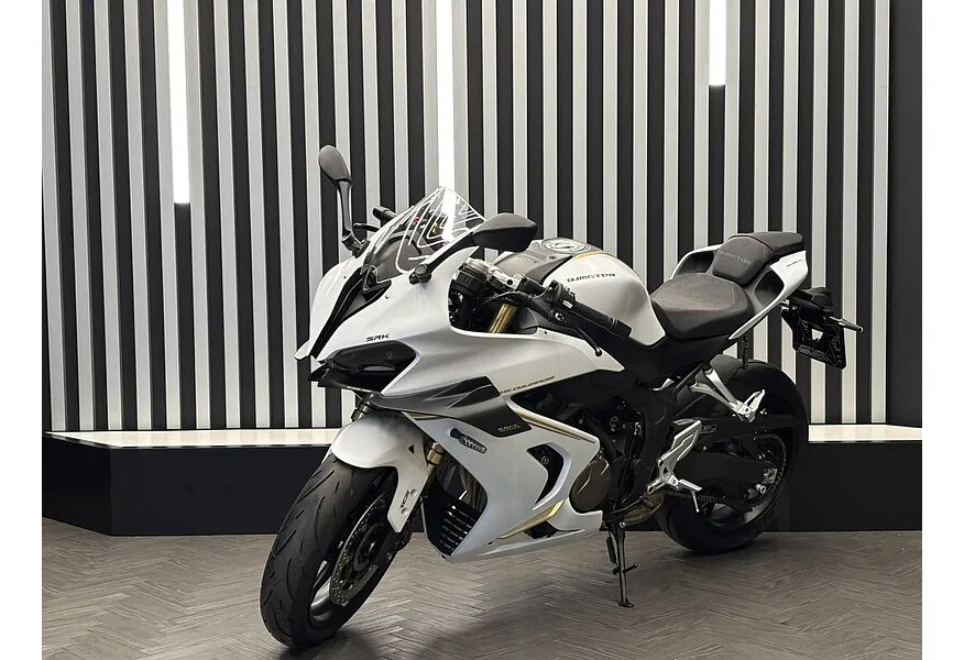 АВИЛОН - QJMOTOR SRK 800 RR 800 см³ (95 л.с.) 800 Белый - slide 0