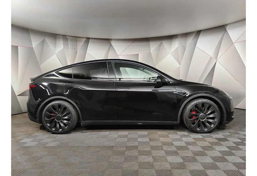 Tesla Model Y Long Range AWD AT (346 л.с.)  Черный в АВИЛОН. Слайд №4