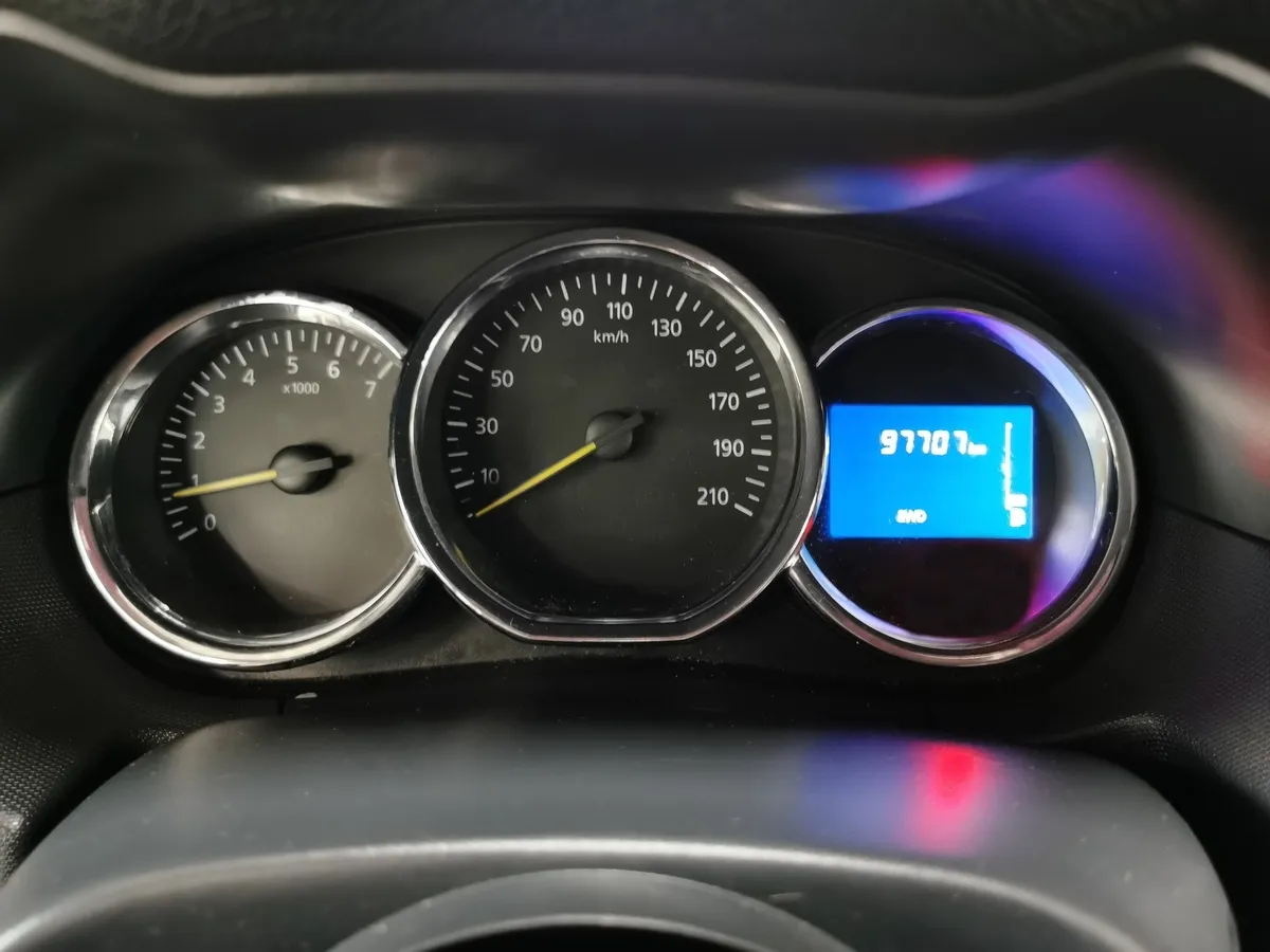 Renault Duster 2.0 MT 4x4 (143 л.с.) Серый в АВИЛОН. Слайд №17