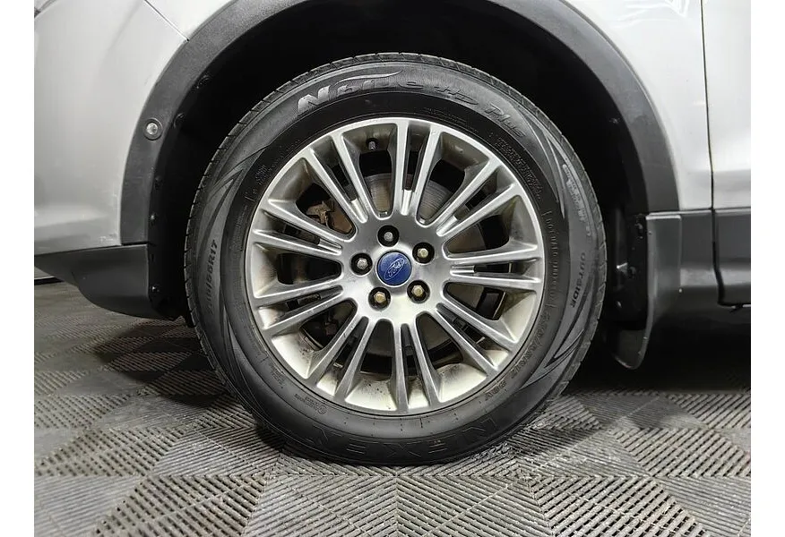 Ford Kuga 1.6 EcoBoost AT AWD (150 л.с.) Titanium Серебристый в АВИЛОН. Слайд №9