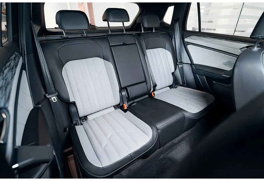 Volkswagen Tayron 2.0 7DSG AWD (220 л.с.) R-Line Pro Черный в АВИЛОН. Слайд №15