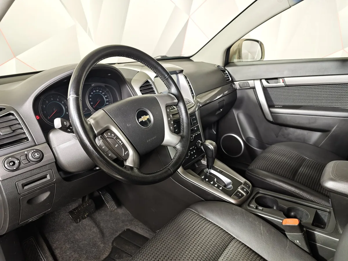 Chevrolet Captiva 2.4 AT (5 мест) (167 л.с.) LT Серебристый в АВИЛОН. Слайд №19