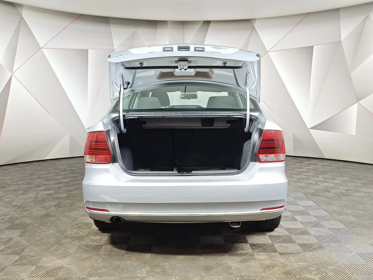 Volkswagen Polo 1.6 MT (105 л.с.) Серебристый в АВИЛОН. Слайд №12