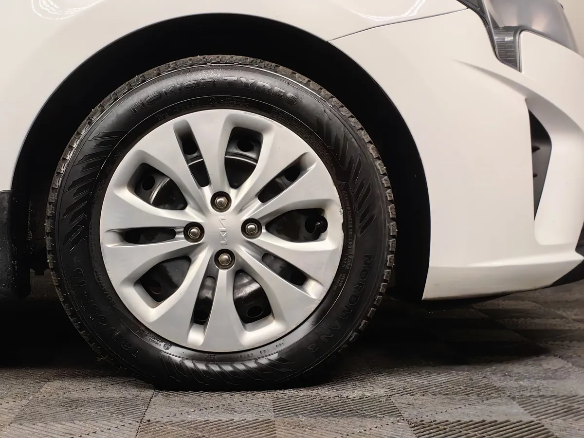 Kia Rio 1.6 AT (123 л.с.) Luxe Белый в АВИЛОН. Слайд №9