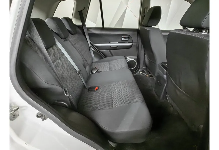 Suzuki Grand Vitara 2.0 AT (140 л.с.) Белый в АВИЛОН. Слайд №9