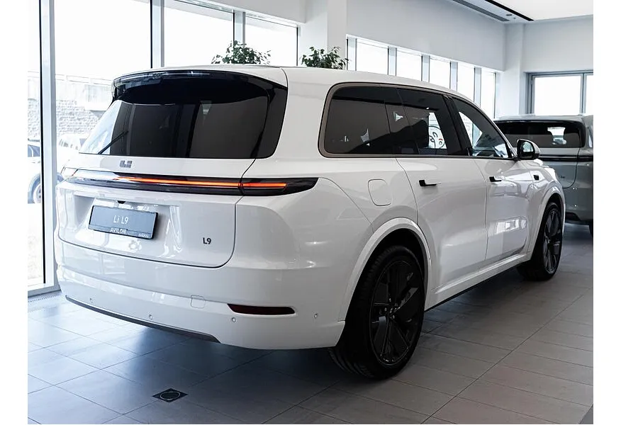 Li Auto L9 1.5 AT 4WD (449 л.с.) Ultra Белый в АВИЛОН. Слайд №6