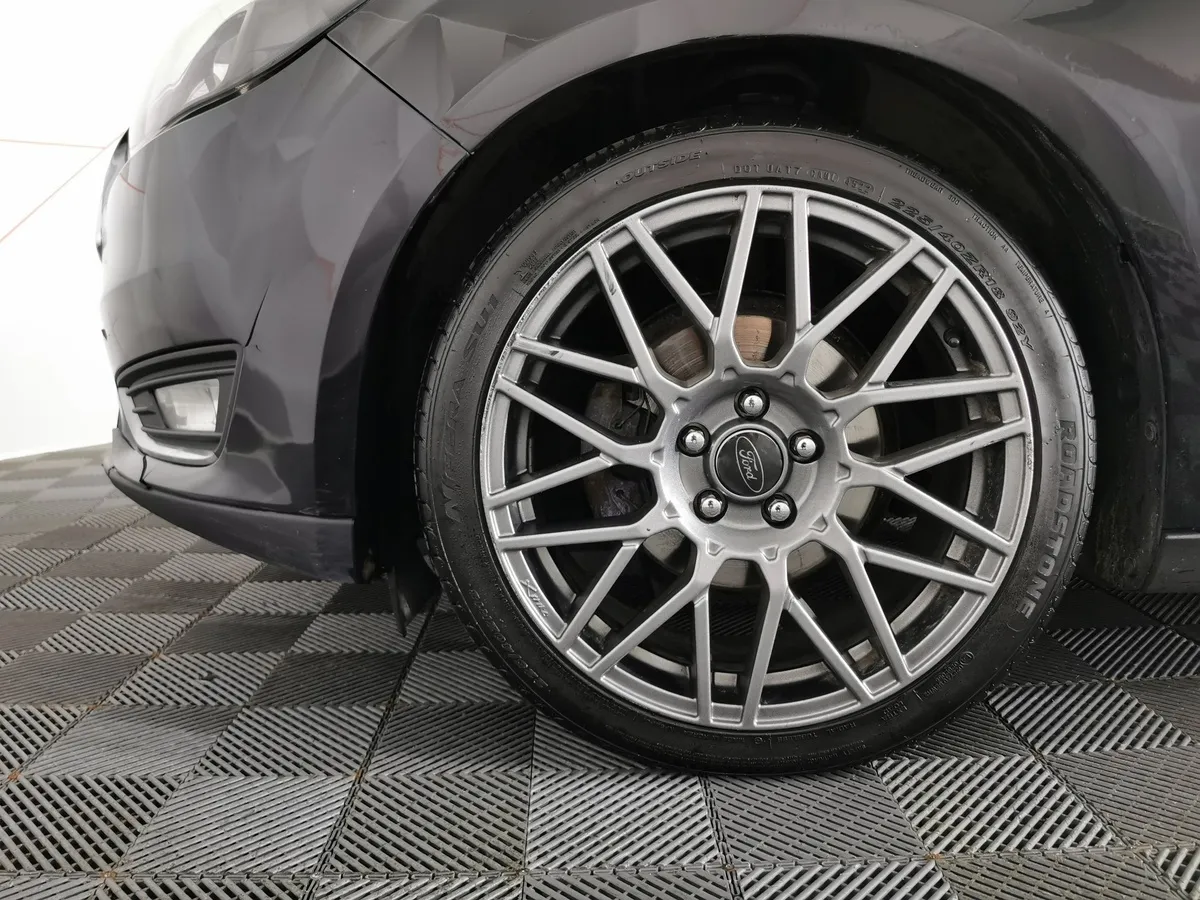 Ford Focus 1.6 Ti-VCT PowerShift (125 л.с.) SYNC Edition Черный в АВИЛОН. Слайд №9