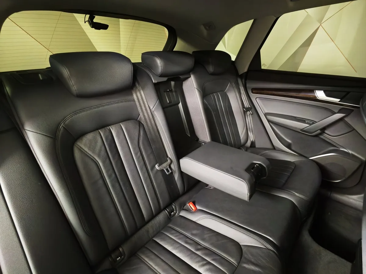 Audi Q5 L 40 TFSI S tronic quattro (249 л.с.) Белый в АВИЛОН. Слайд №17