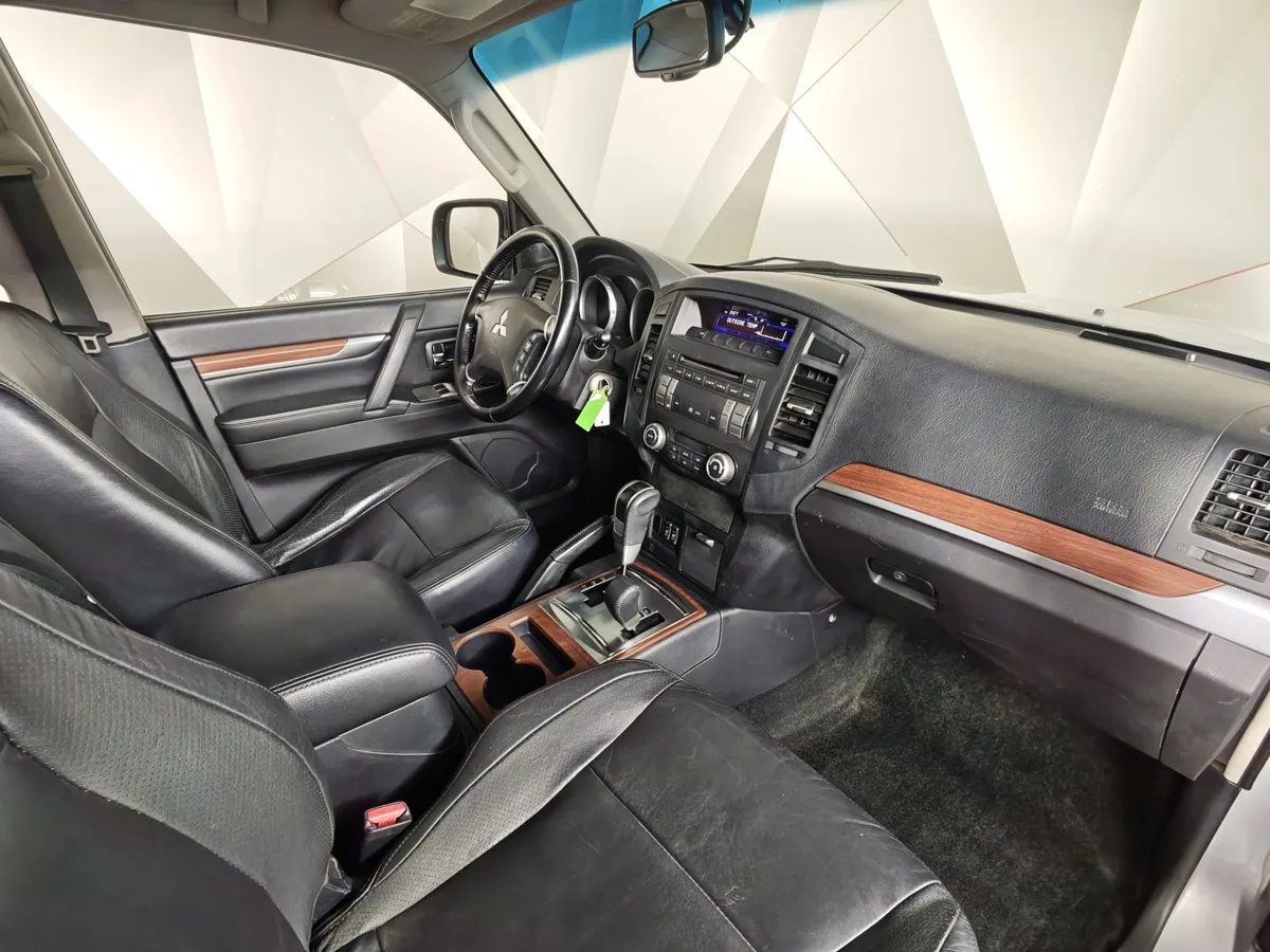 Mitsubishi Pajero 3.0 AT AWD (178 л.с.) Серебристый в АВИЛОН. Слайд №13