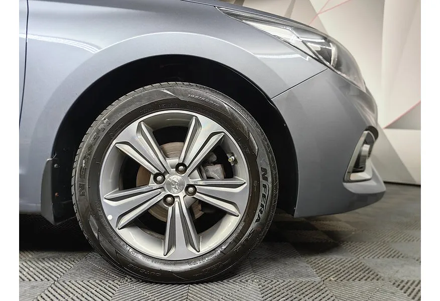 Hyundai Solaris 1.6 AT (123 л.с.) Elegance Серый в АВИЛОН. Слайд №16