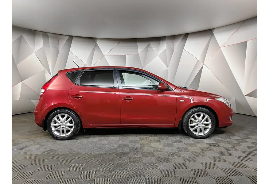 Hyundai i30 1.6 AT (126 л.с.) Красный в АВИЛОН. Слайд №6