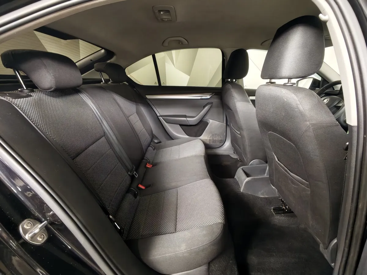 Skoda Octavia 1.6 MPI AT (110 л.с.) Черный в АВИЛОН. Слайд №17