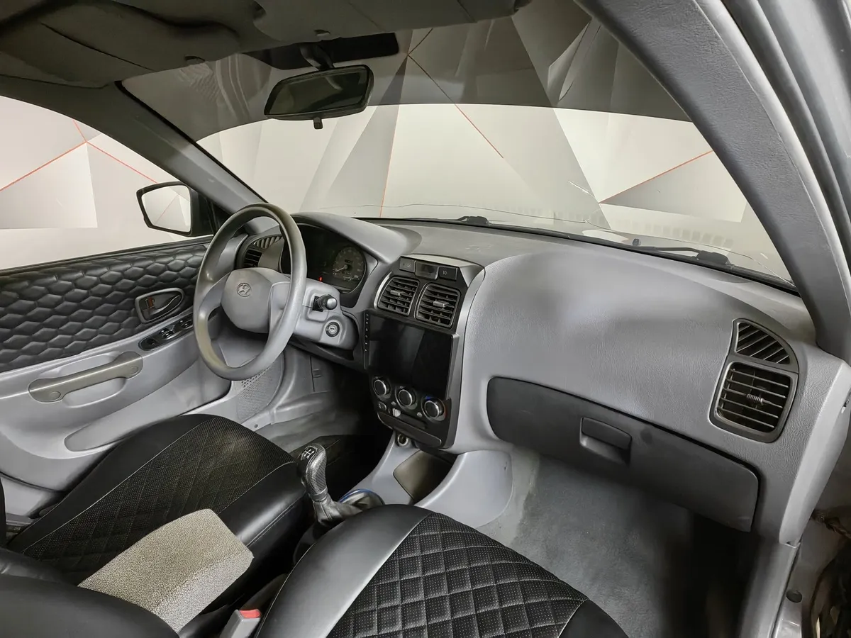 Hyundai Accent 1.5 MT (102 л.с.) Серый в АВИЛОН. Слайд №10