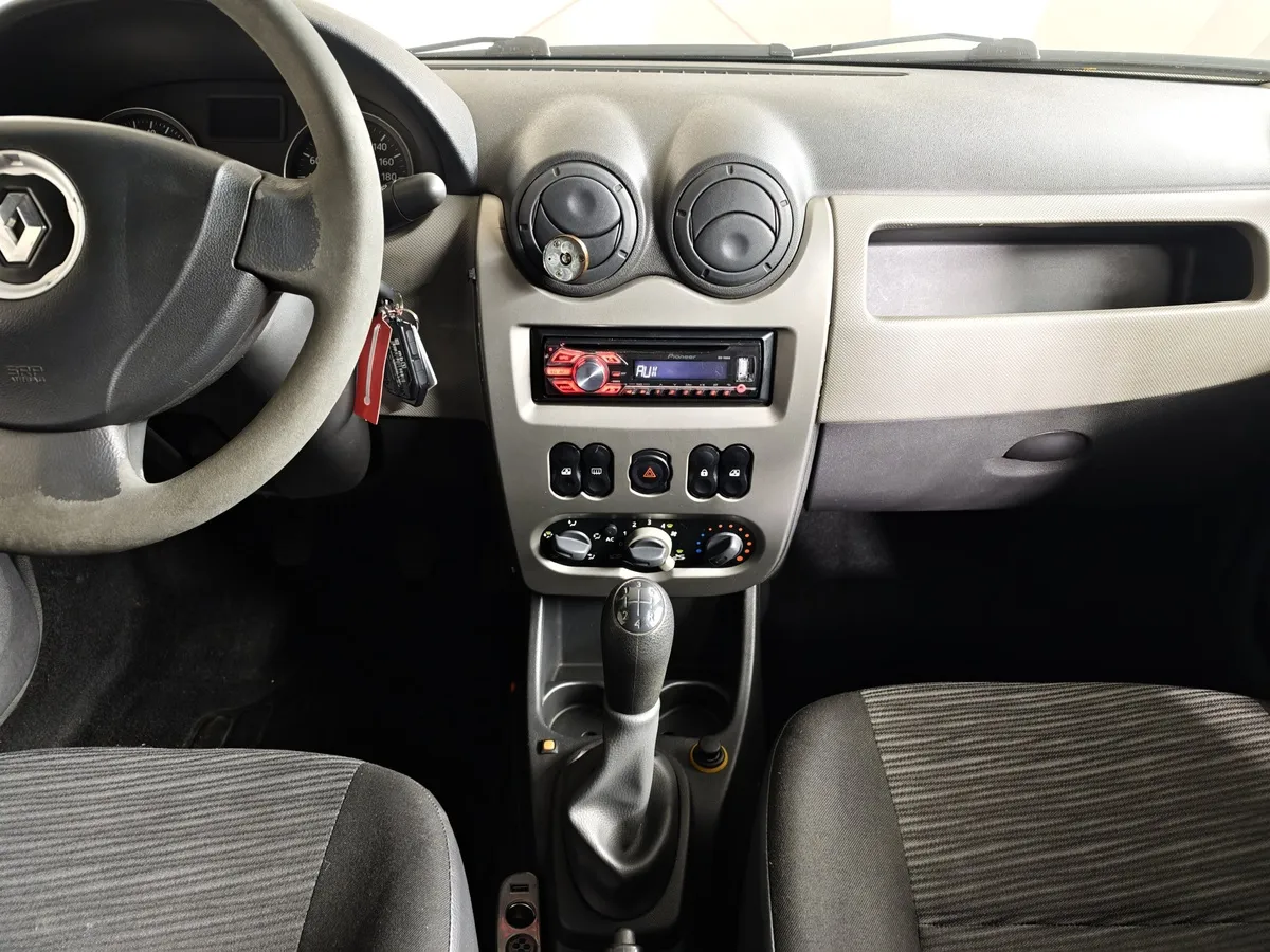 Renault Logan 1.4 MT (75 л.с.) Красный в АВИЛОН. Слайд №13