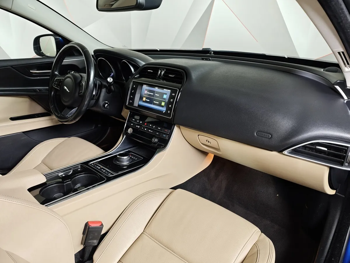 Jaguar XE 2.0 D AT AWD (180 л.с.) S Синий в АВИЛОН. Слайд №13