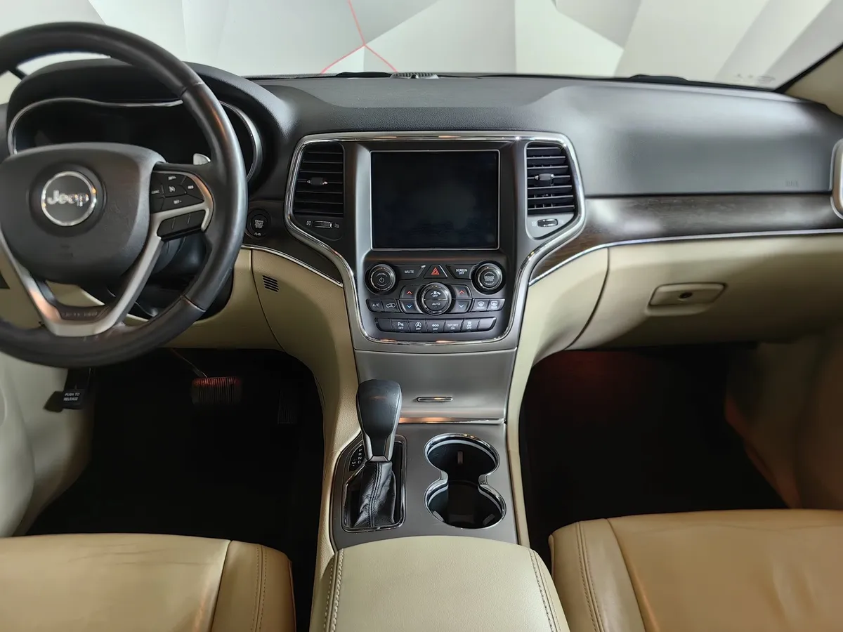 Jeep Grand Cherokee 3.0 AT AWD (238 л.с.) Laredo Красный в АВИЛОН. Слайд №14