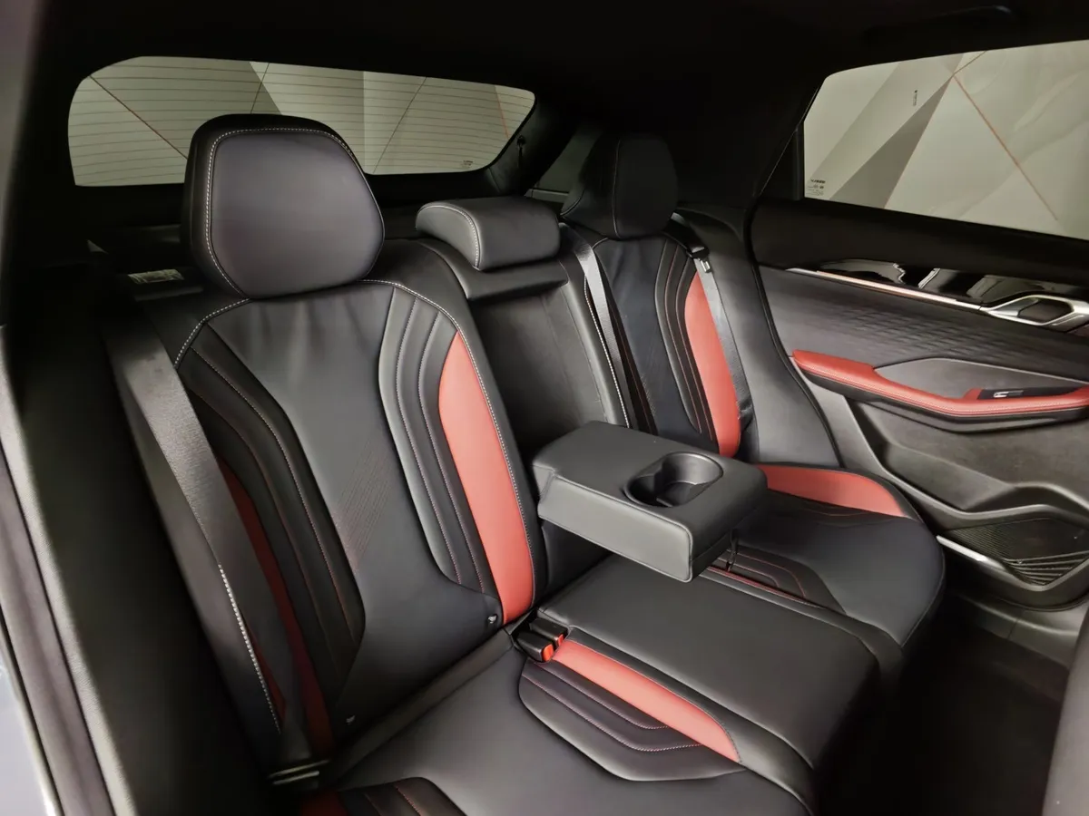 Geely Coolray 1.5T 7DCT (147 л.с.) Exclusive Фиолетовый в АВИЛОН. Слайд №16
