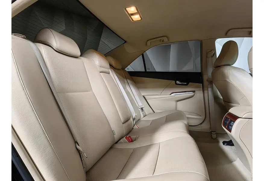 Toyota Camry 2.5 AT (181 л.с.) Черный в АВИЛОН. Слайд №15 Toyota Camry 2.5 AT (181 л.с.) Черный в АВИЛОН. Слайд №15