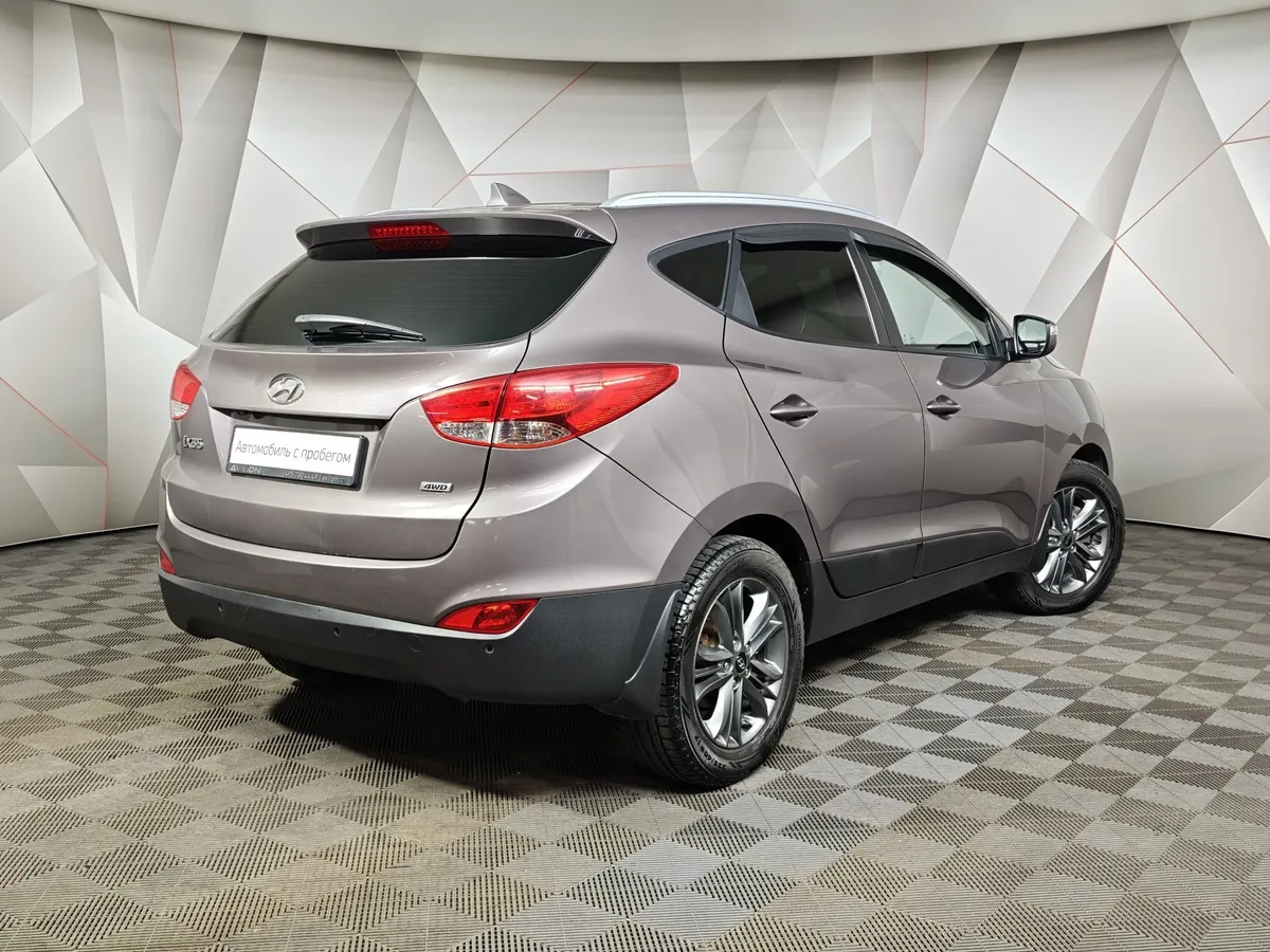 Hyundai ix35 2.0 AT 4WD (150 л.с.) Travel Коричневый в АВИЛОН. Слайд №2