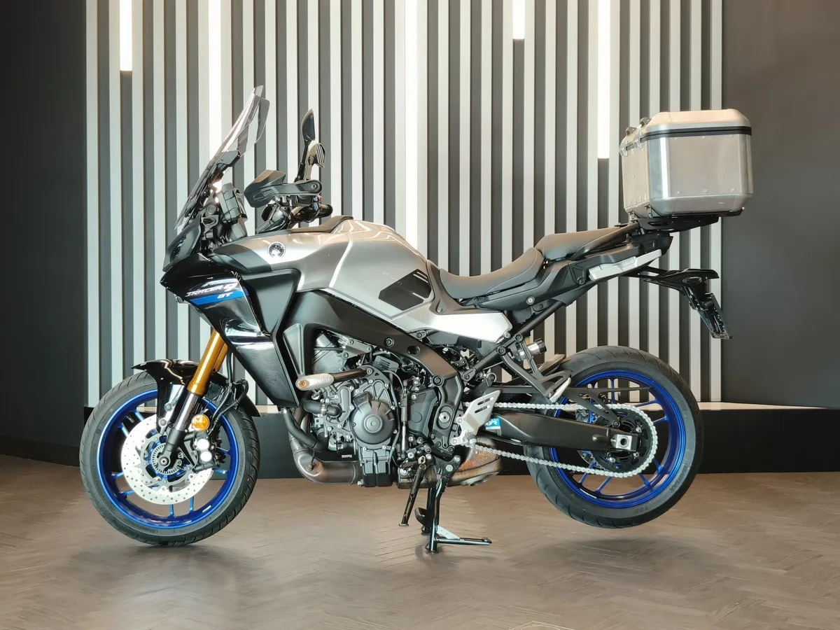 Yamaha Tracer 900 847 см³ (115 л.с.) (115) 847 Серебристый в АВИЛОН. Слайд №3