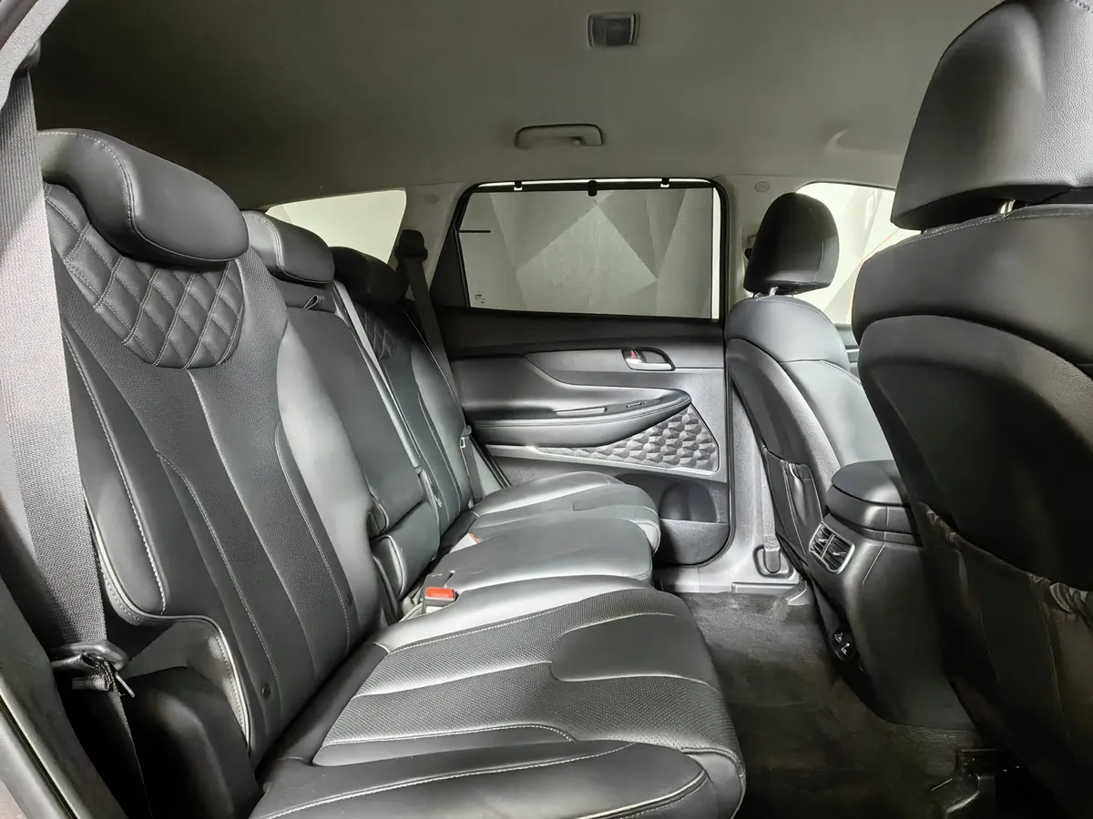 Hyundai Santa Fe 2.5 AWD 6AT (180 л.с.) Prestige Коричневый в АВИЛОН. Слайд №16