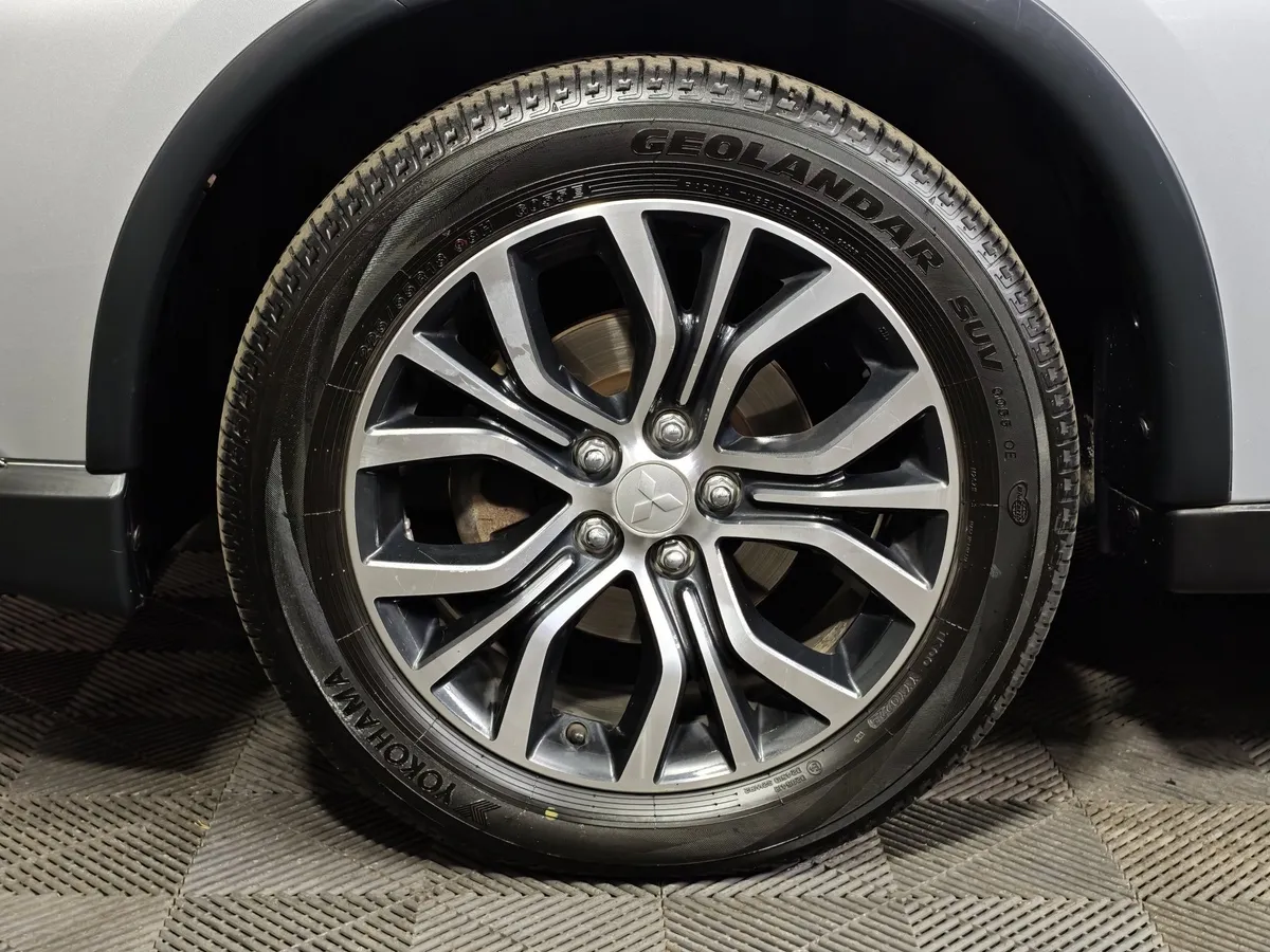 Mitsubishi Outlander 2.0 MIVEC CVT 4WD (146 л.с.) Intense Plus Серебристый в АВИЛОН. Слайд №9