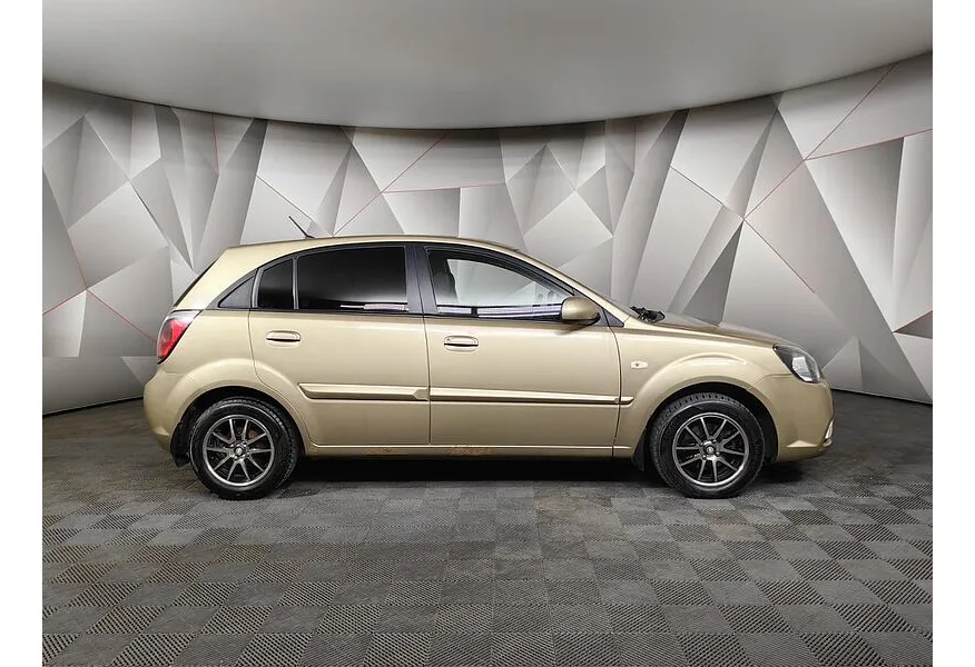Kia Rio 1.4 AT (97 л.с.) Classic Бежевый в АВИЛОН. Слайд №6