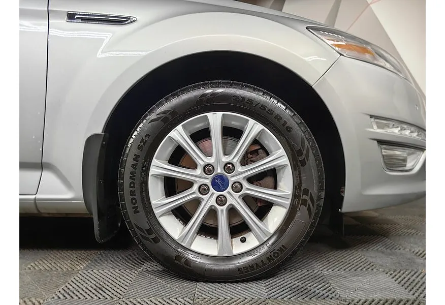 Ford Mondeo 2.3 AT (161 л.с.) Ambiente Серебристый в АВИЛОН. Слайд №9