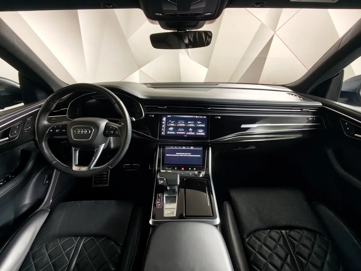 Audi Q8 55 TFSI Tiptronic quattro (340 л.с.) Серый в АВИЛОН. Слайд №14