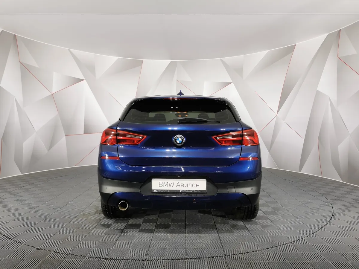 BMW X2 18i sDrive AMT (140 л.с.) Advantage Синий в АВИЛОН. Слайд №4