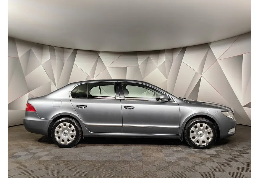 Skoda Superb 1.8 TSI AT (152 л.с.) Серый в АВИЛОН. Слайд №6