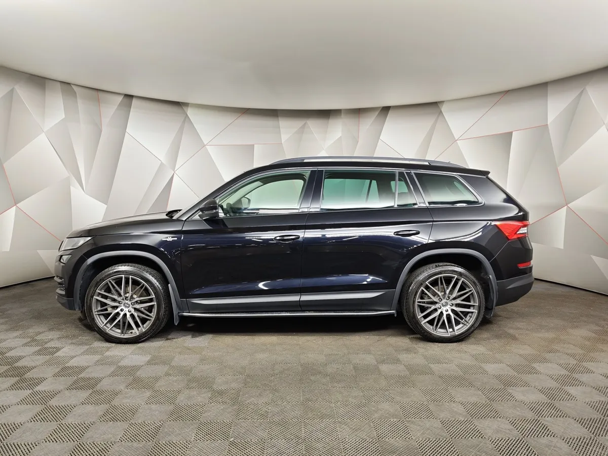 Skoda Kodiaq 2.0 TSI DSG 4X4 (180 л.с.) Черный в АВИЛОН. Слайд №5