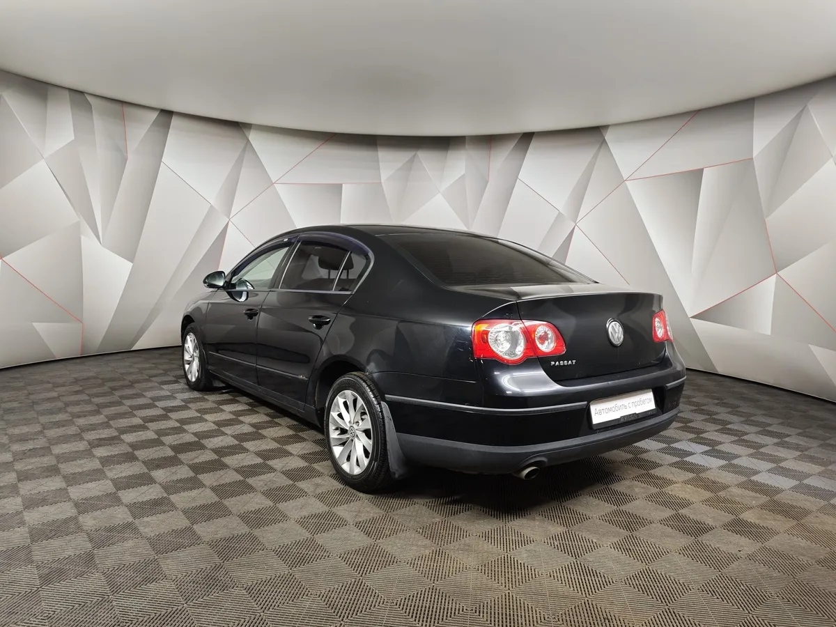 Volkswagen Passat 1.6 MPI MT (102 л.с.) Черный в АВИЛОН. Слайд №4