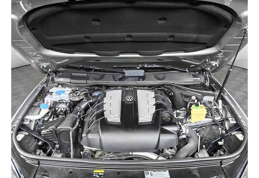 Volkswagen Touareg 3.0 TDI Tiptronic 4Motion (204 л.с.) Серебристый в АВИЛОН. Слайд №11