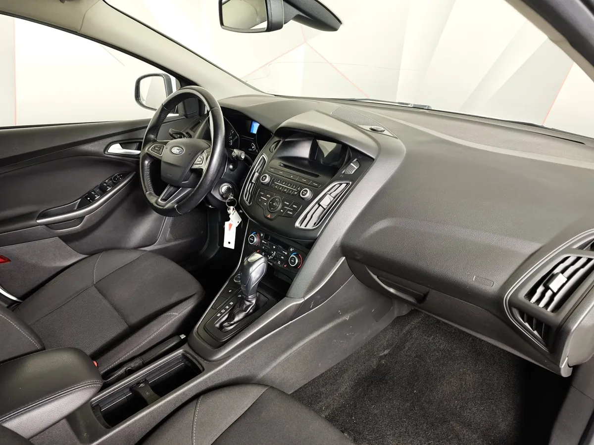 Ford Focus 1.6 PowerShift (105 л.с.) Trend Белый в АВИЛОН. Слайд №12
