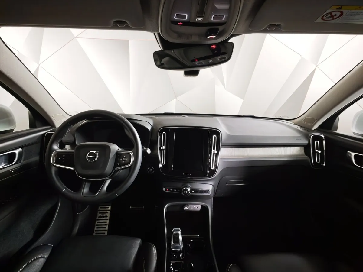 Volvo XC40 2.0 B4 AT AWD (190 л.с.) Deluxe Белый в АВИЛОН. Слайд №14